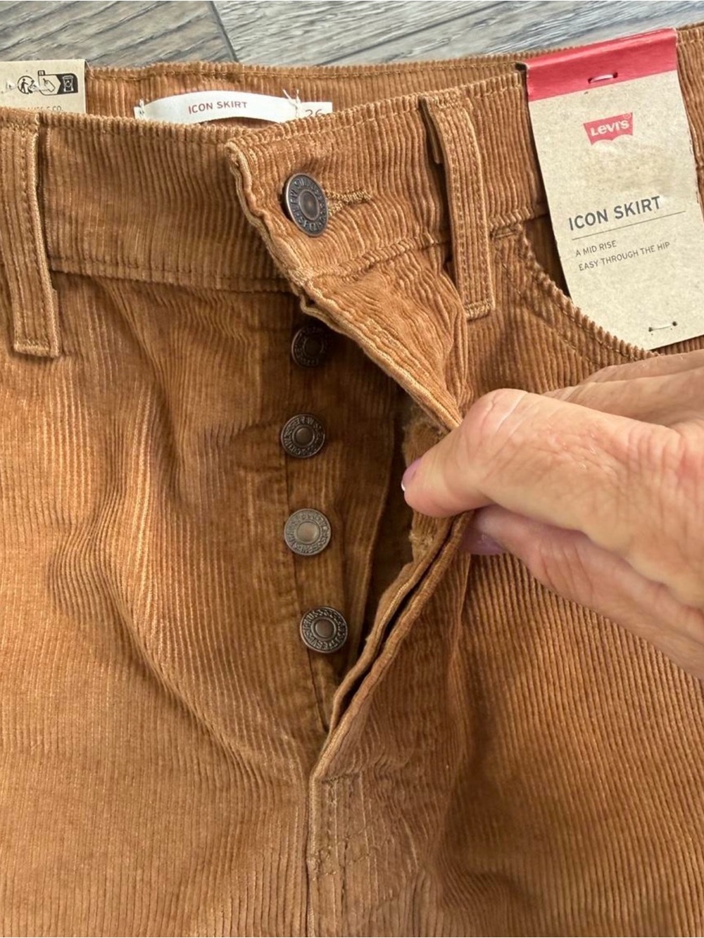 NWT Levi’s Icon Corduroy Mini Skirt Brown Size 26 - Picture 3 of 6